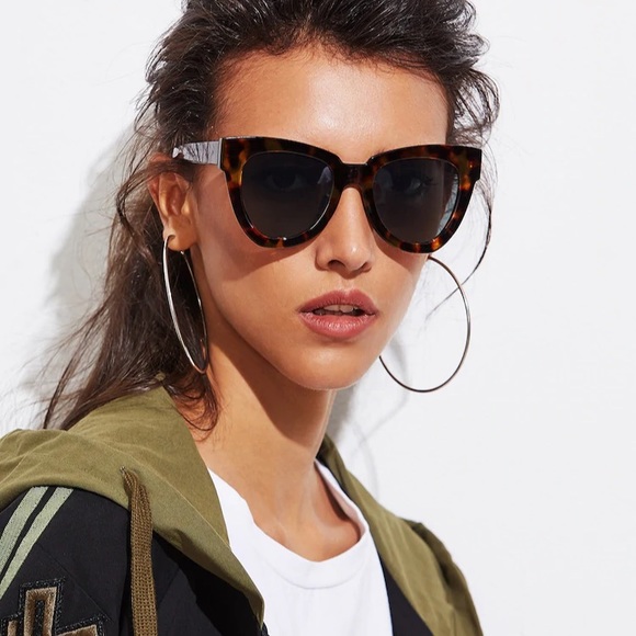 Accessories - 📍SUMMER CLEARANCE!! Chic Tortoise Sunnies